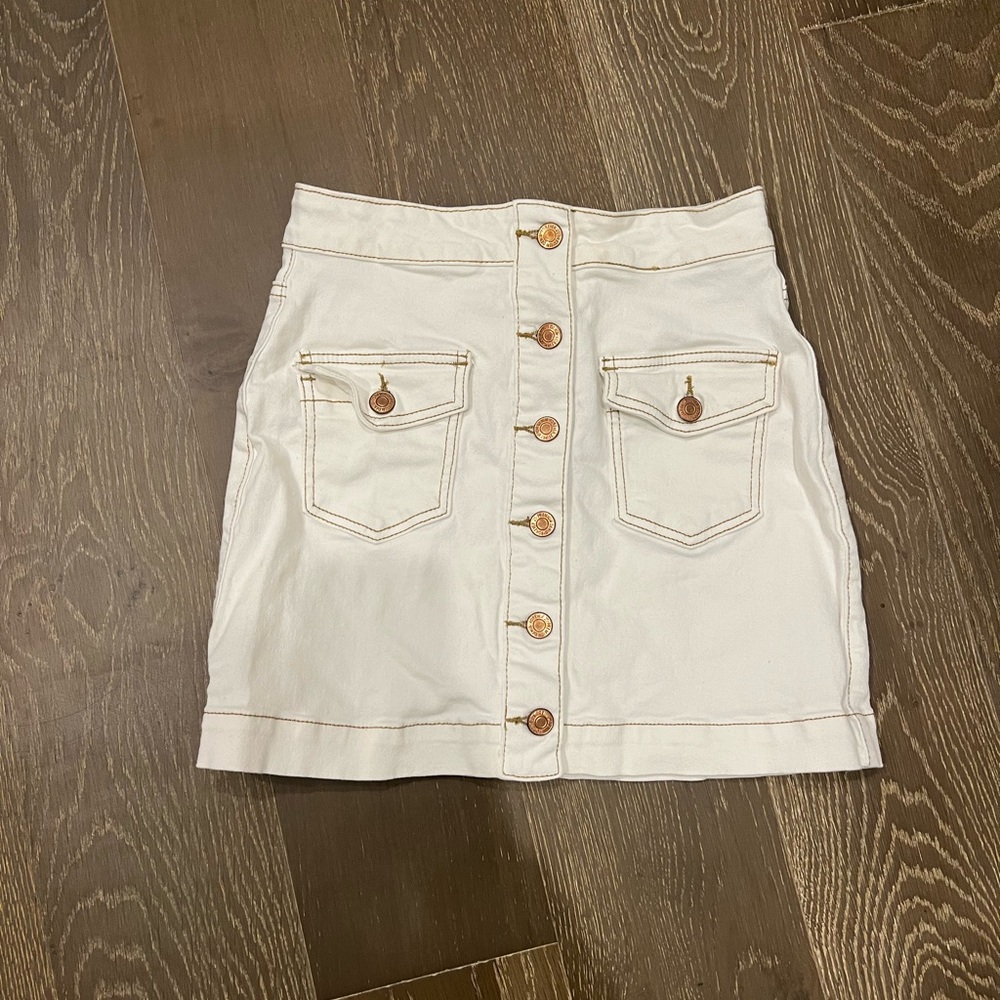 White mini skirt with gold accents. Worn once.